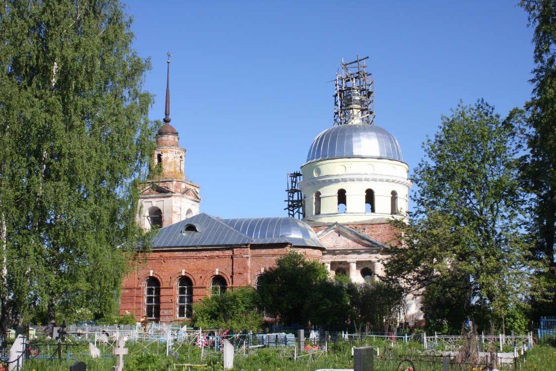Церковь Троицы Живоначальной, Бакунино, урочище (Калининский район, Тверская область). фасады