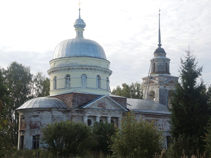 Церковь Троицы Живоначальной, Бакунино, урочище (Калининский район, Тверская область). фасады, общий вид храма