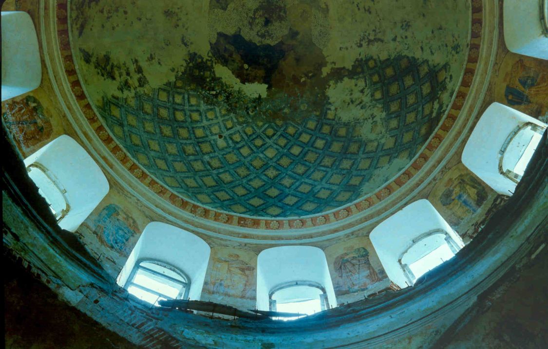 Церковь Троицы Живоначальной, Бакунино, урочище (Калининский район, Тверская область). интерьер и убранство, 1993
