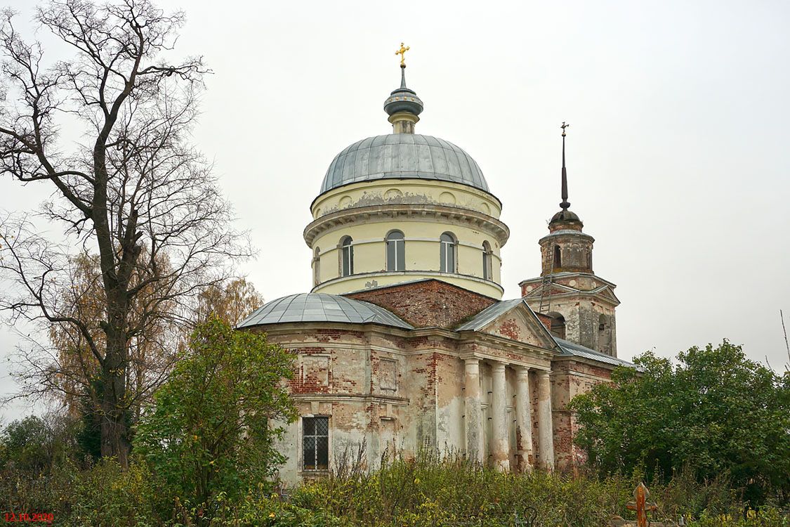 Церковь Троицы Живоначальной, Бакунино, урочище (Калининский район, Тверская область). фасады