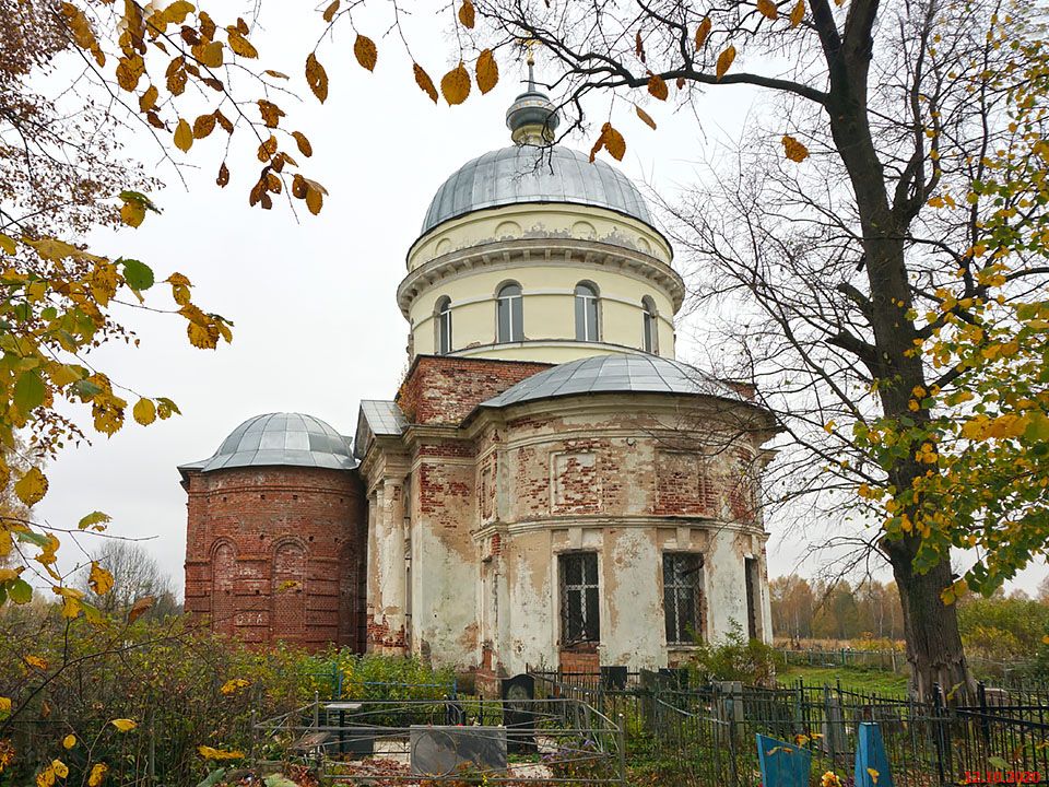 Церковь Троицы Живоначальной, Бакунино, урочище (Калининский район, Тверская область). фасады