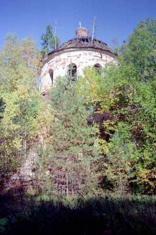 Холмец, погост. Церковь Михаила Архангела. фасады