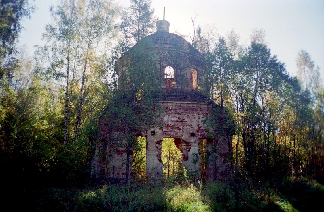 Холмец, погост. Церковь Михаила Архангела. фасады