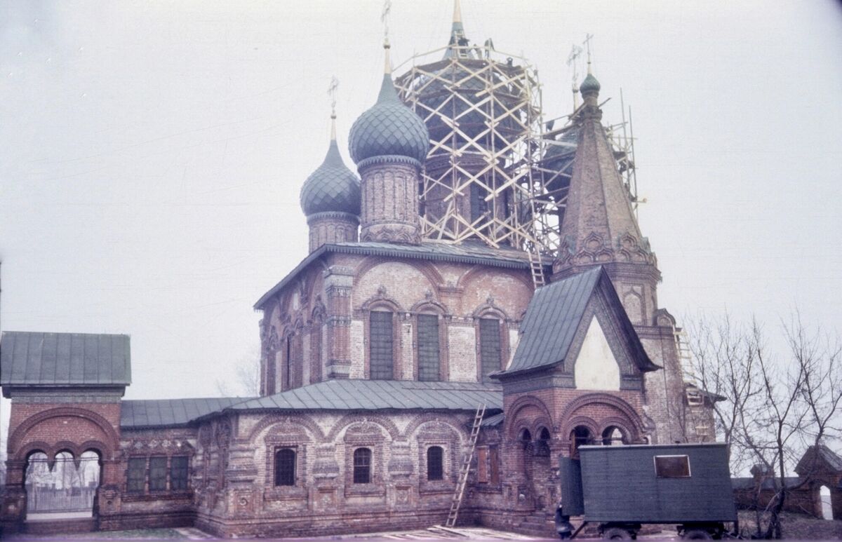 Церковь Иоанна Златоуста в Коровниках, Ярославль (Ярославль, город, Ярославская область). дополнительная информация, Скан с плёнки из домашнего архива.