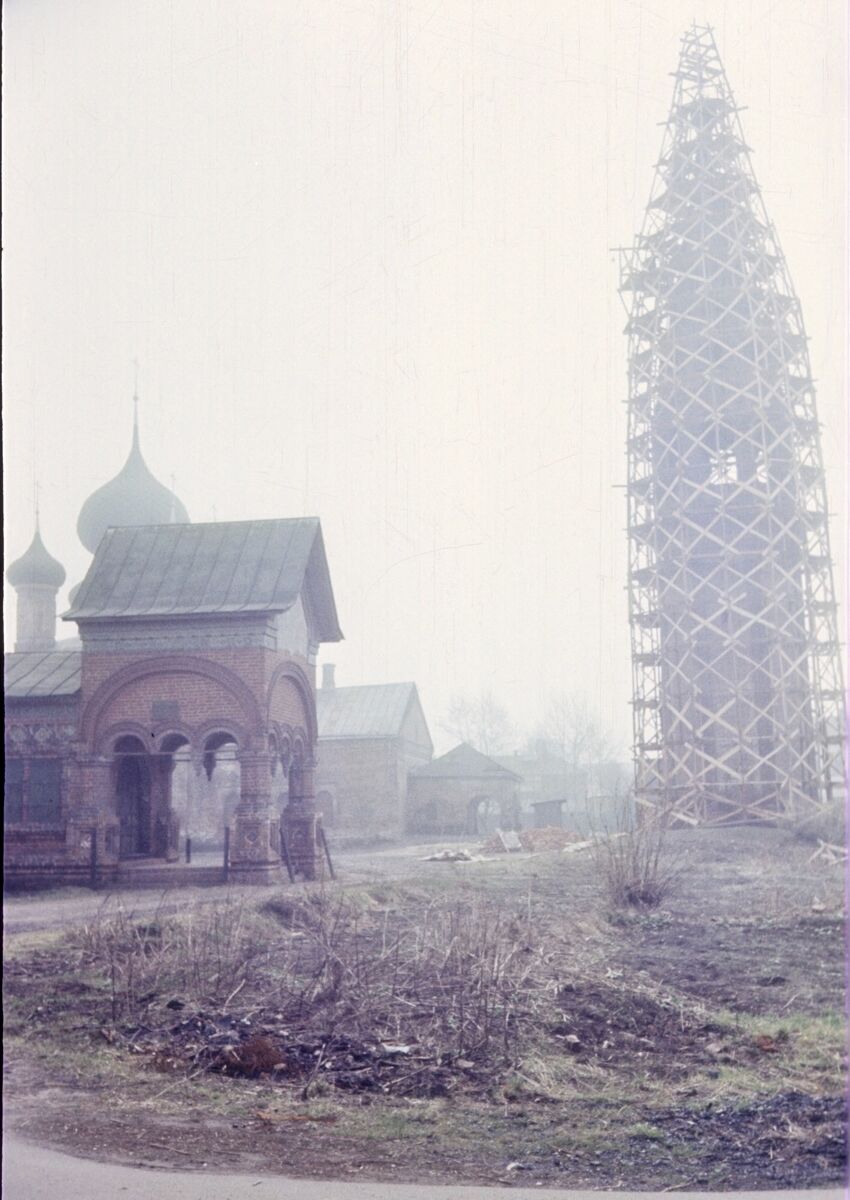 Церковь Иоанна Златоуста в Коровниках, Ярославль (Ярославль, город, Ярославская область). дополнительная информация, Скан с плёнки из домашнего архива.