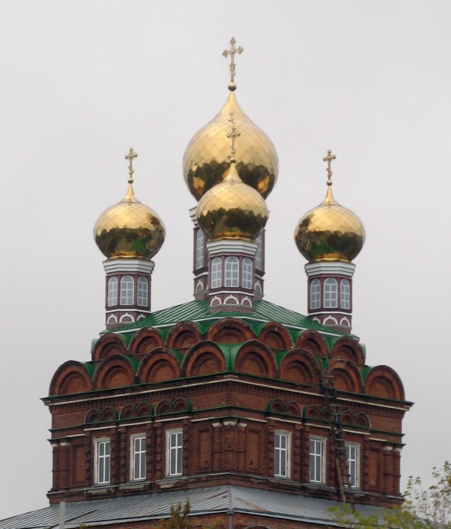 Грязи. Церковь Николая Чудотворца. архитектурные детали, Навершие главного объема храма с куполами