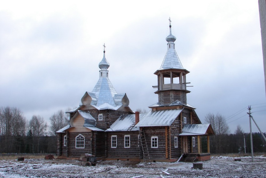 Нюксеница. Церковь Агапита Маркушевского. общий вид в ландшафте