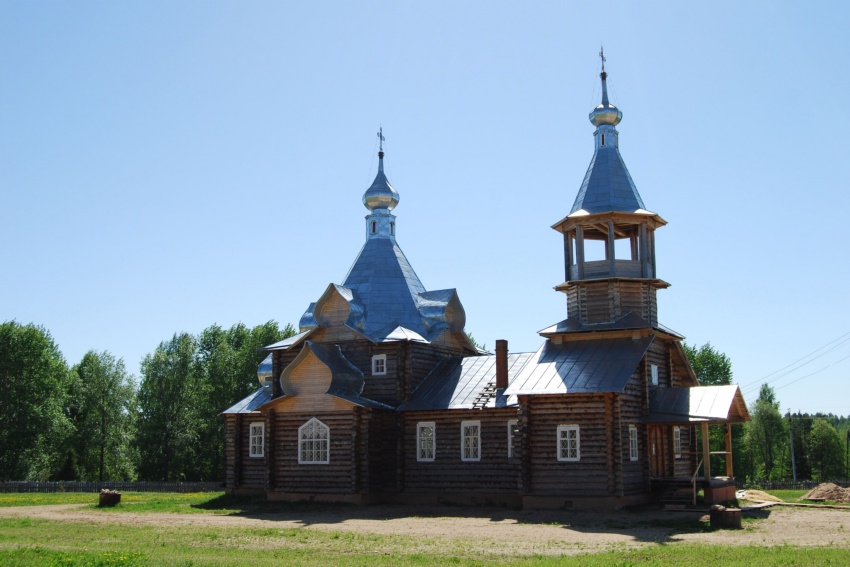 Нюксеница. Церковь Агапита Маркушевского. общий вид в ландшафте, Вид с севера