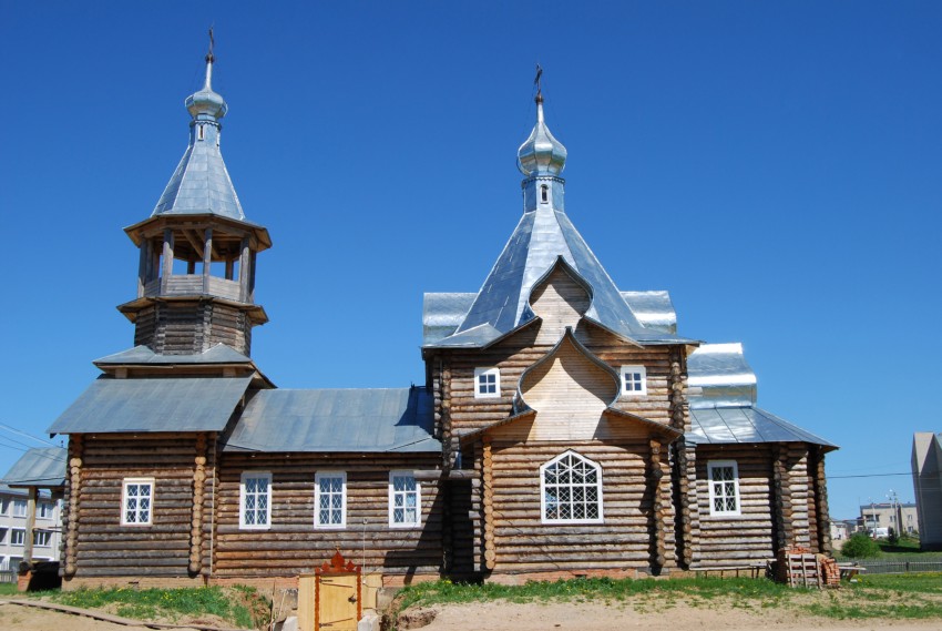 Нюксеница. Церковь Агапита Маркушевского. общий вид в ландшафте, Вид с юга