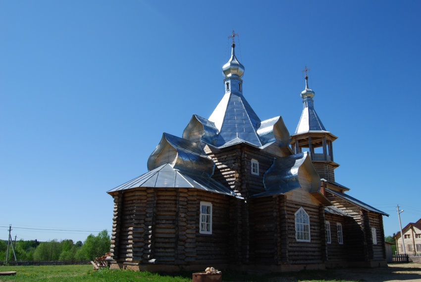 Церковь Агапита Маркушевского, Нюксеница (Нюксенский район, Вологодская область). общий вид в ландшафте, Вид с северо-востока