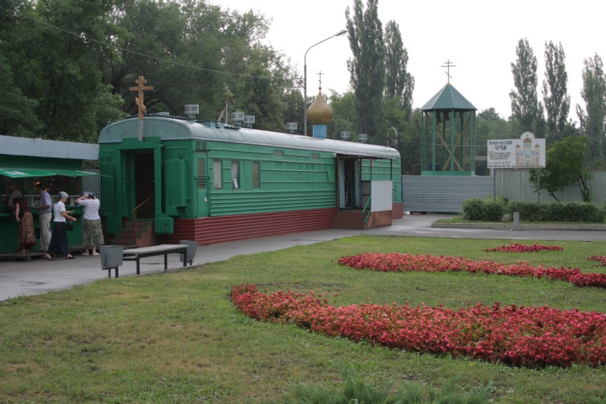 Церковь Покрова Пресвятой Богородицы в Новолипецке (временная), Липецк (Липецк, город, Липецкая область). фасады, Временный вагон в сквере имени Франценюка, где сейчас проводятся службы.