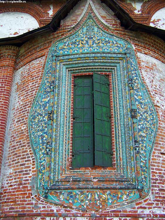 Церковь Иоанна Златоуста в Коровниках, Ярославль (Ярославль, город, Ярославская область). архитектурные детали, Декор окон