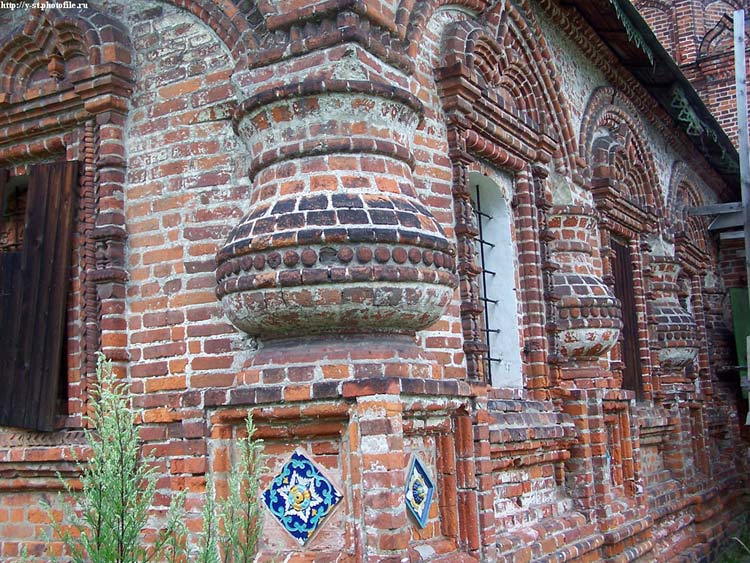Церковь Иоанна Златоуста в Коровниках, Ярославль (Ярославль, город, Ярославская область). архитектурные детали, Фрагмент стены