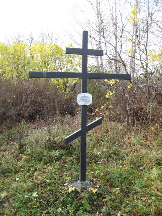 Малопицкий Скорбященский женский монастырь, Малая Пица (Дальнеконстантиновский район, Нижегородская область). дополнительная информация, Крест на месте, где стоял собор монастыря