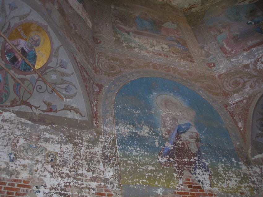 Спасское. Церковь Сошествия Святого Духа. интерьер и убранство, Фрагмент сохранившихся фресок.