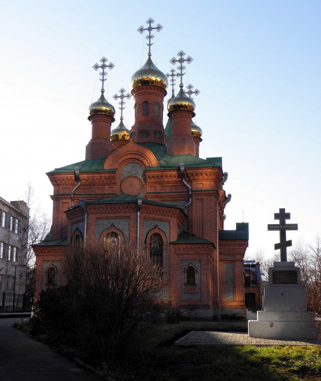 Собор в Хабаровске осенью
