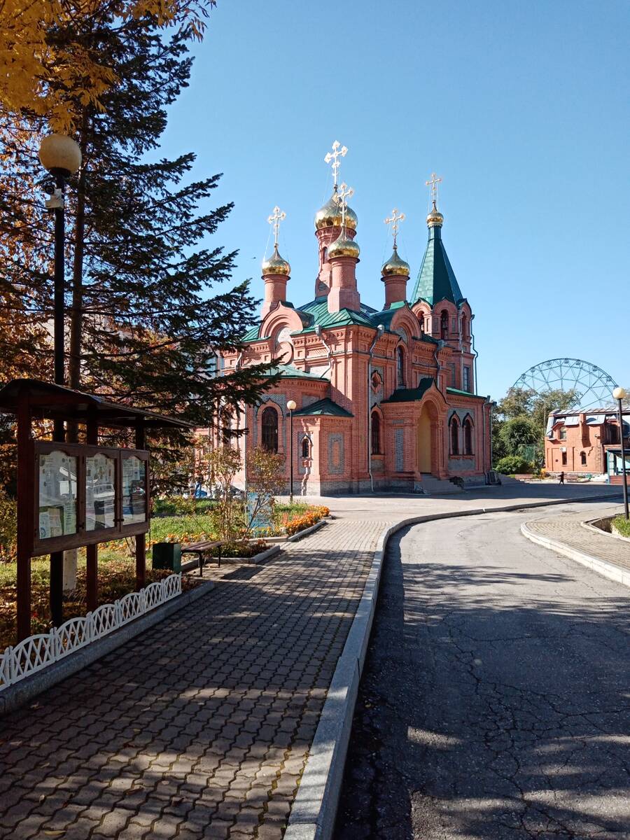 Церковь Иннокентия, епископа Иркутского (каменная), Хабаровск (Хабаровск, город, Хабаровский край). общий вид в ландшафте