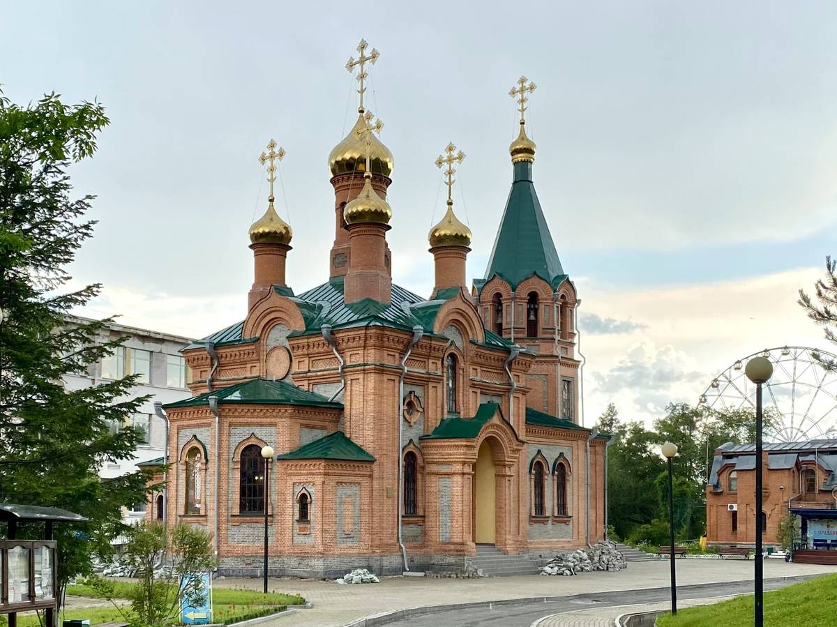Вид с северо-востока, фасады. Церковь Иннокентия, епископа Иркутского (каменная), Хабаровск (Хабаровск, город, Хабаровский край)
