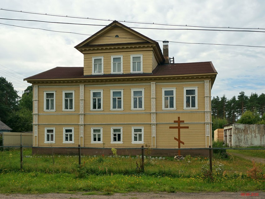 Паша. Церковь Александра Свирского при Доме милосердия. фасады