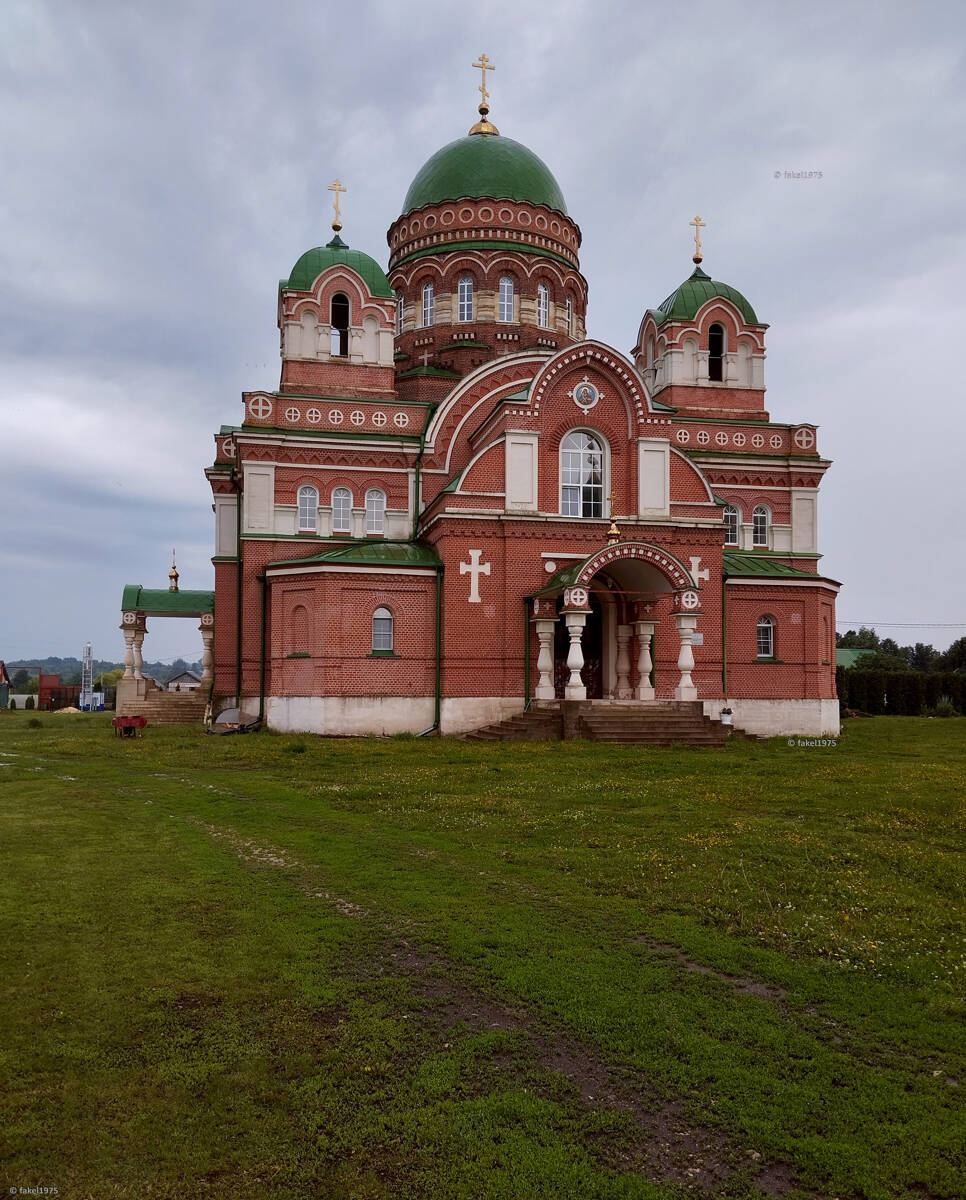 Троекуровский Дмитриевский Иларионовский женский монастырь. Собор Владимирской иконы Божией Матери, Троекурово (Лебедянский район, Липецкая область). общий вид в ландшафте