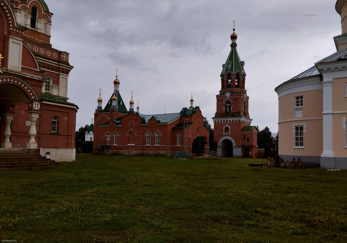 Троекуровский Дмитриевский Иларионовский женский монастырь. Церковь Михаила Архангела, Троекурово (Лебедянский район, Липецкая область). общий вид в ландшафте