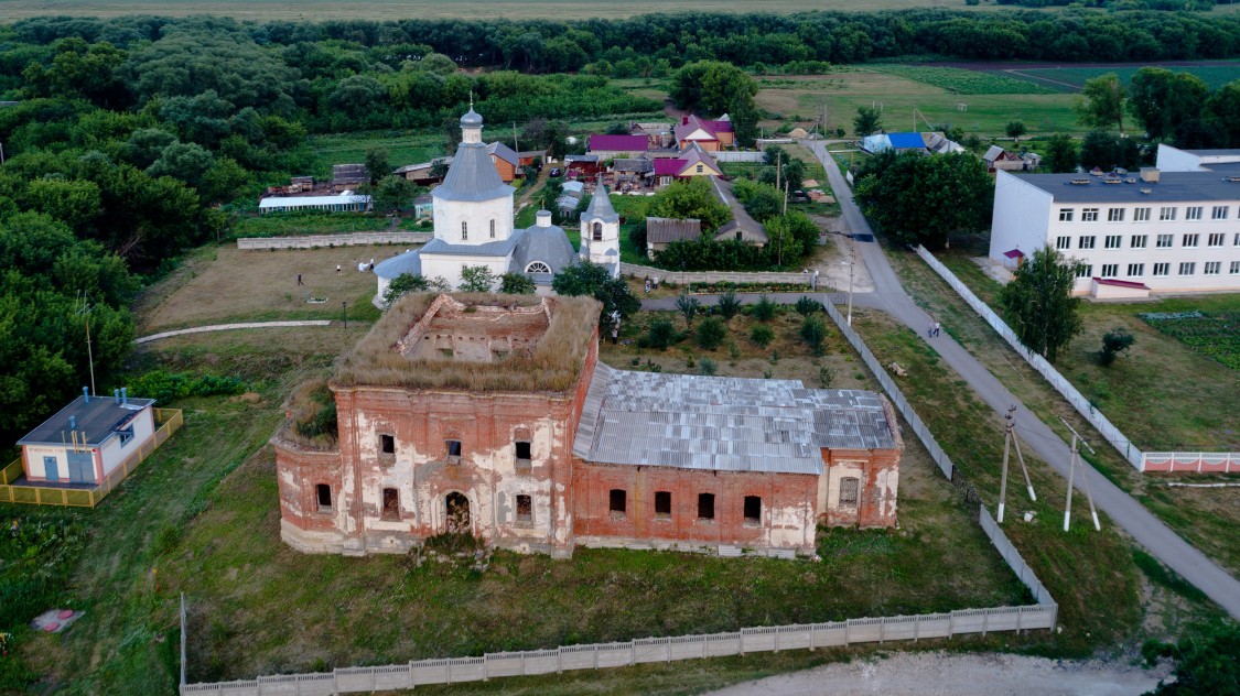 Талица. Церковь Троицы Живоначальной. общий вид в ландшафте