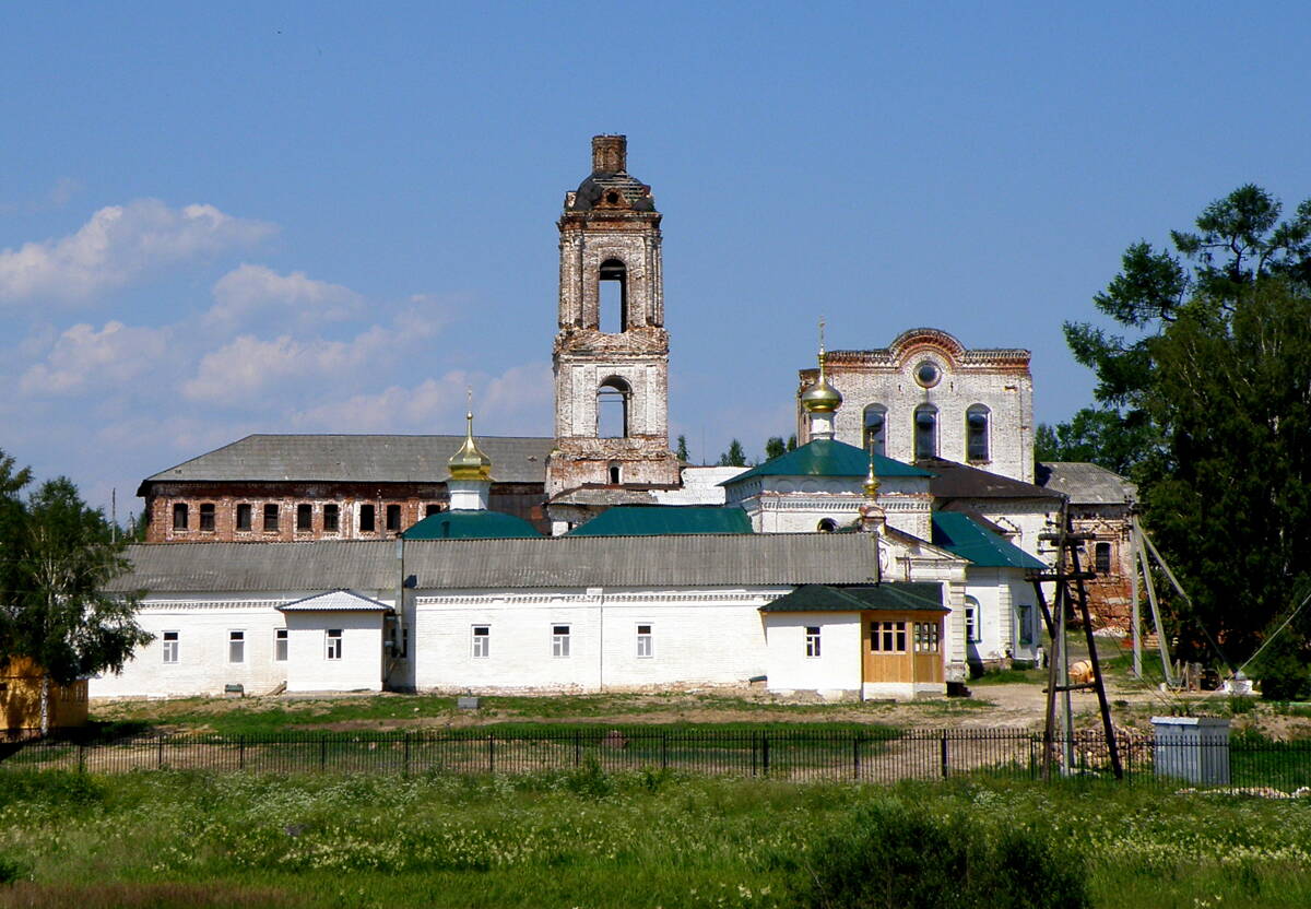 Троицкий Белбажский женский монастырь, Белбаж (Ковернинский район, Нижегородская область). общий вид в ландшафте