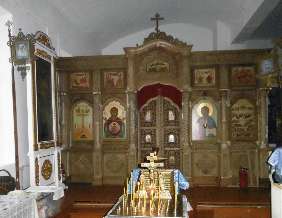 Церковь Покрова Пресвятой Богородицы, Городец (Городецкий район, Нижегородская область). интерьер и убранство,  Левый придел храма - в честь трех святителей - Василия Великого, Григория Богослова и Иоанна Златоуста. 