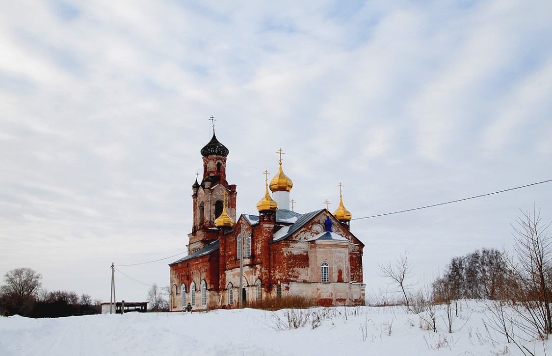 Церковь Усекновения главы Иоанна Предтечи, Крестовское (Шадринский район и г. Шадринск, Курганская область). общий вид в ландшафте