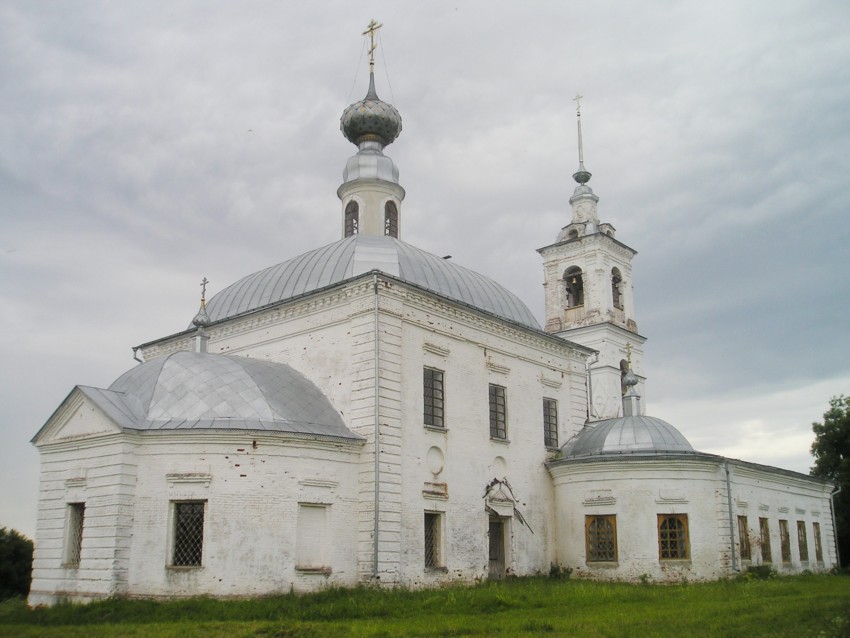 Белбаж. Церковь Покрова Пресвятой Богородицы. общий вид в ландшафте