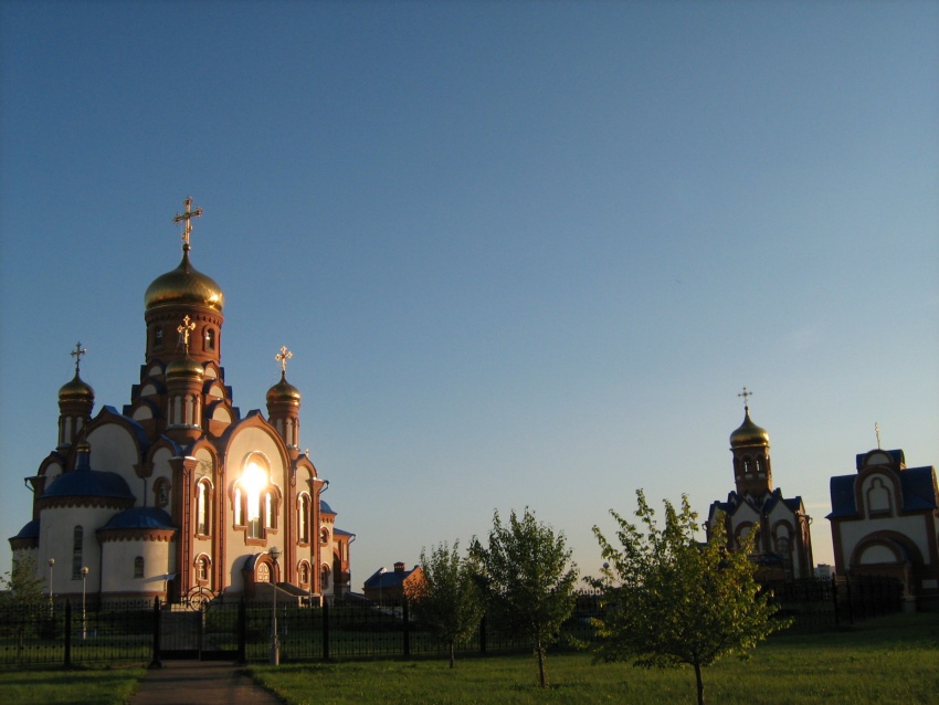 Зеленогорск. Церковь Серафима Саровского. общий вид в ландшафте