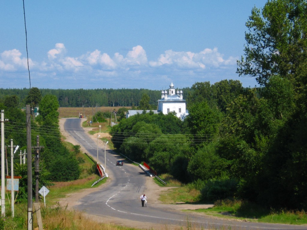 Воскресенское. Церковь Воскресения Христова. общий вид в ландшафте