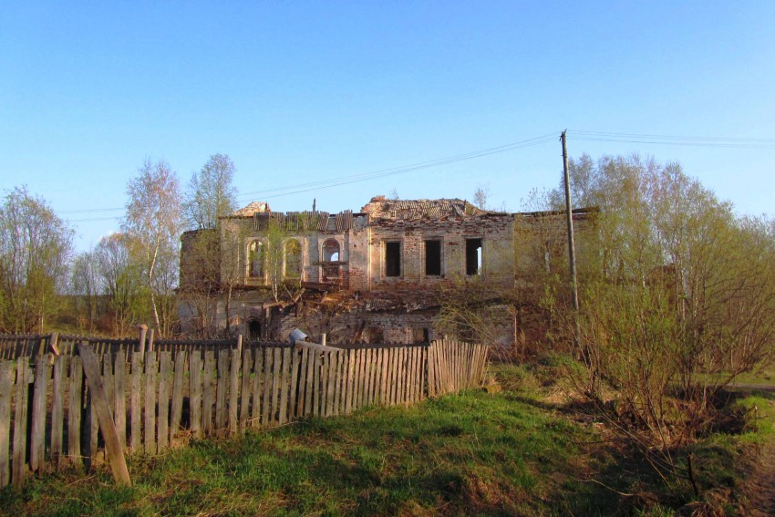 Ирта. Церковь Воскресения Христова. общий вид в ландшафте, вид с севера