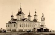 Собор Преображения Господня, ренские городские соборы, иконы Божьей Матери "Всех скорбящих Радость" середины 19 века (первый к нам, снесен) и Спасо-Преображенского 1745-1775 годов (второй с колокольней, сохранился, там музей). Вид с северо-востока. Фотография географа Юлия Михайловича Шокальского, из фондов НБФ.<br>, Яренск, Ленский район, Архангельская область