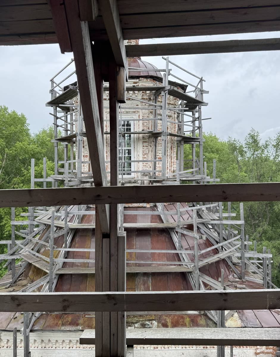 Вид с колокольни на малый восьмерик, архитектурные детали. Собор Преображения Господня, Яренск (Ленский район, Архангельская область)