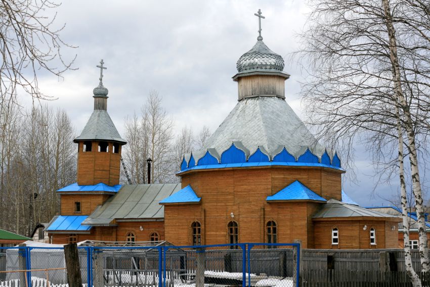 Микунь. Церковь Успения Пресвятой Богородицы. общий вид в ландшафте