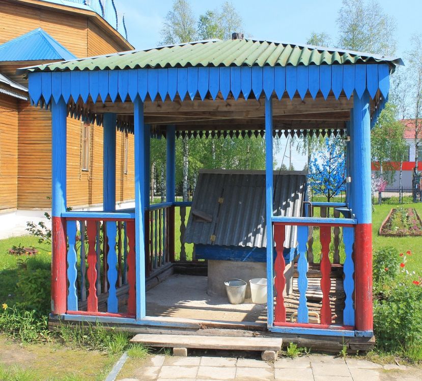 Церковь Успения Пресвятой Богородицы, Микунь (Усть-Вымский район, Республика Коми). фасады, Колодец