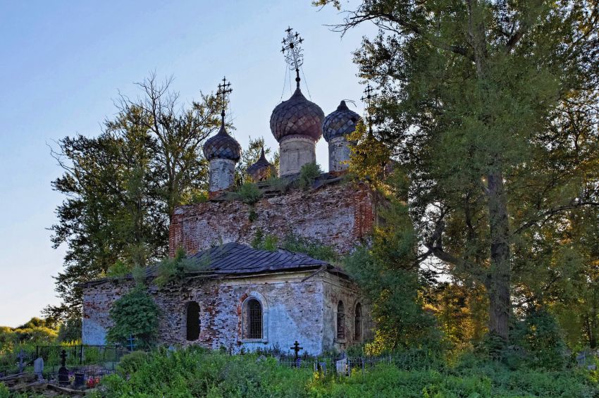 Церковь Троицы Живоначальной, Алабузино (Бежецкий район, Тверская область). фасады