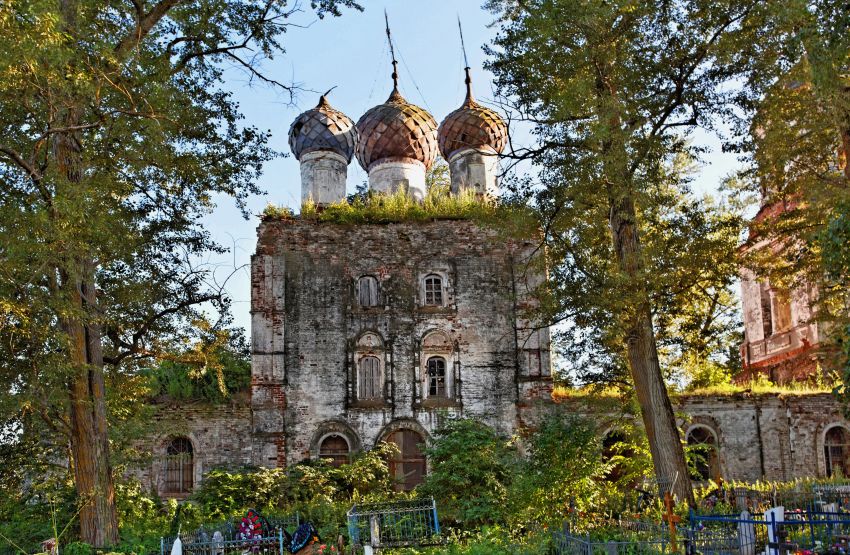 Церковь Троицы Живоначальной, Алабузино (Бежецкий район, Тверская область). фасады