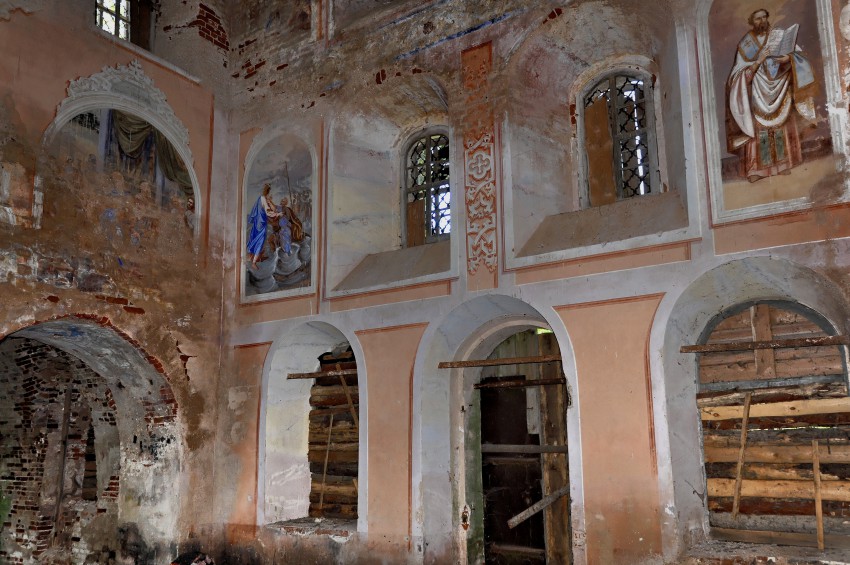 Церковь Троицы Живоначальной, Алабузино (Бежецкий район, Тверская область). интерьер и убранство