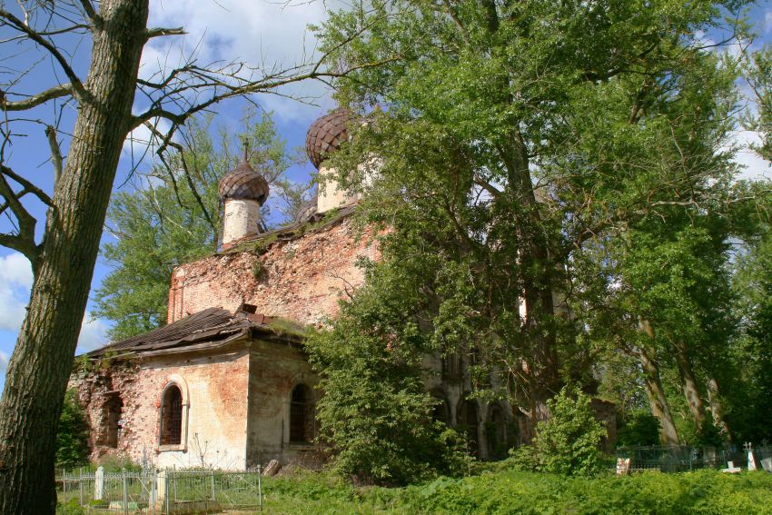 Церковь Троицы Живоначальной, Алабузино (Бежецкий район, Тверская область). фасады