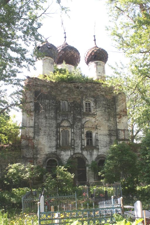 Церковь Троицы Живоначальной, Алабузино (Бежецкий район, Тверская область). фасады