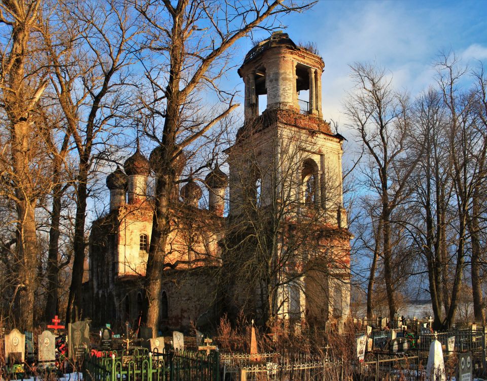 Церковь Троицы Живоначальной, Алабузино (Бежецкий район, Тверская область). фасады