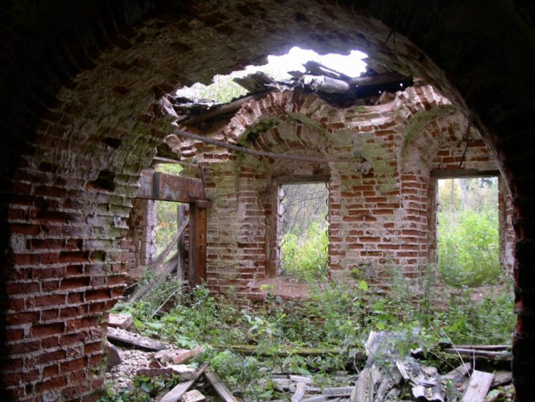 Церковь Воскресения Христова, Ирта (Ленский район, Архангельская область). интерьер и убранство, интерьер северного придела, вид из трапезной нижнего яруса