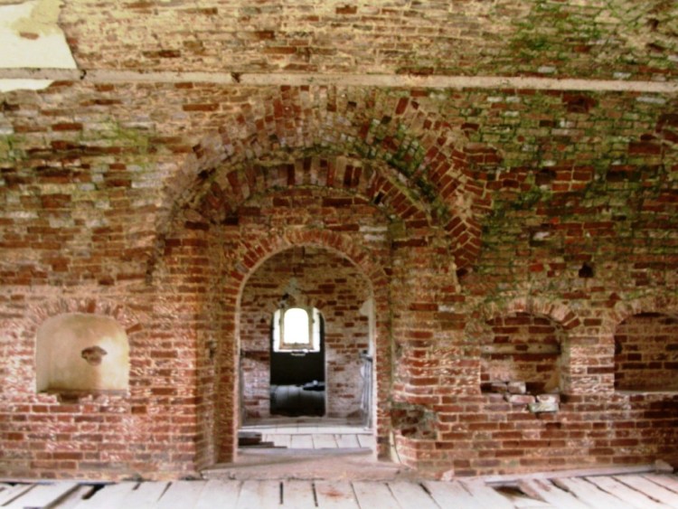 Церковь Рождества Христова, Цылиба (Цилиба), урочище (Ленский район, Архангельская область). интерьер и убранство, западная внутренняя стена трапезной верхней церкви и проход на колокольню