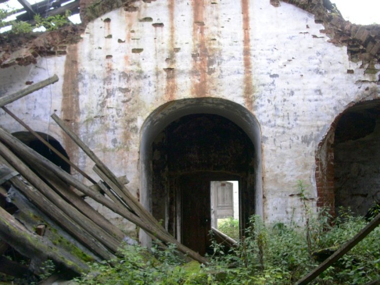 Церковь Иоанна Богослова, Богослово (Ленский район, Архангельская область). интерьер и убранство, вид на нижний ярус колокольни со стороны трапезной