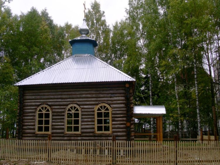 Музейный комплекс собора Преображения Господня, часовен Георгия Победоносца и Космы и Дамиана, Яренск (Ленский район, Архангельская область). фасады, Космодамиановская часовня; на заднем плане - Преображенский собор