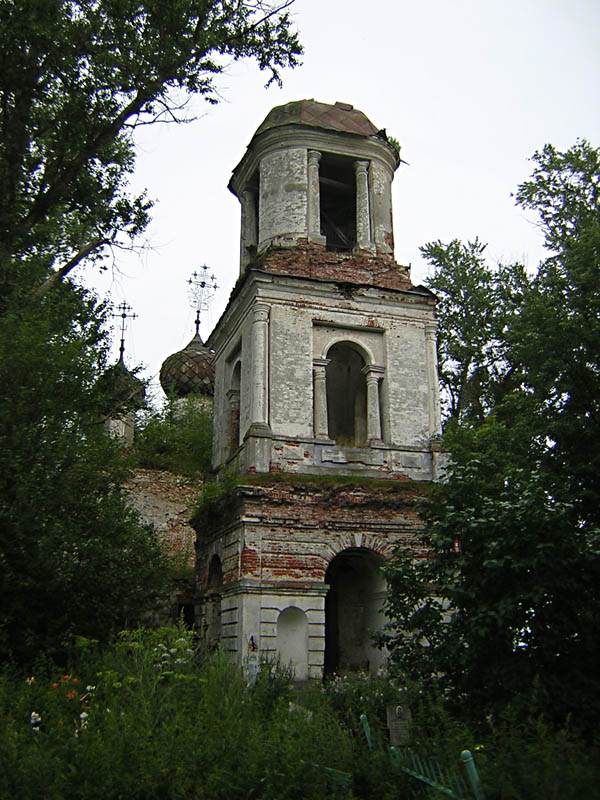 Церковь Троицы Живоначальной, Алабузино (Бежецкий район, Тверская область). фасады