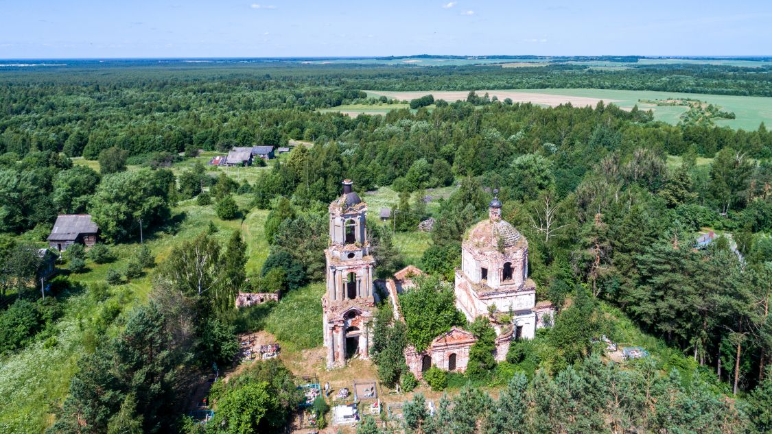 Церковь Никиты мученика, Лозьево (Бежецкий район, Тверская область). общий вид в ландшафте