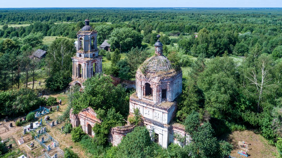 Церковь Никиты мученика, Лозьево (Бежецкий район, Тверская область). общий вид в ландшафте